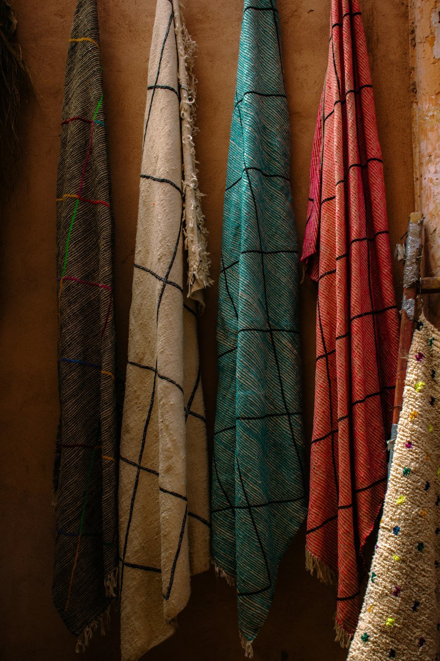 Woven peshtemal textiles